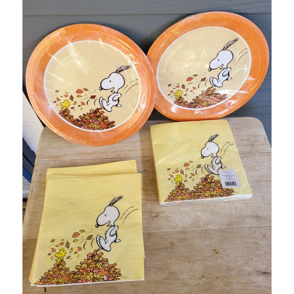 4 Peanuts~”Welcome Fall”~7” Paper Plates & Napkin~SNOOPY JUMPING LEAVES~NEW~2021
